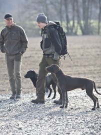 Vår värd Lasse delade villigt med sig av sina kunskaper om hur hundarna ska föras på fälten i Skåne.